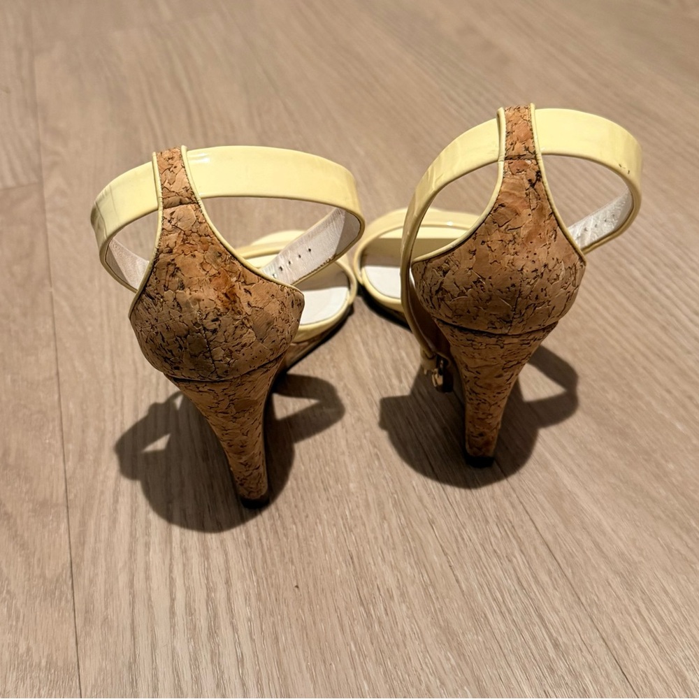 Gucci Cream Patent Leather Cork Wedge Sandals with gold interlocking CC logo - Picture 3 of 8